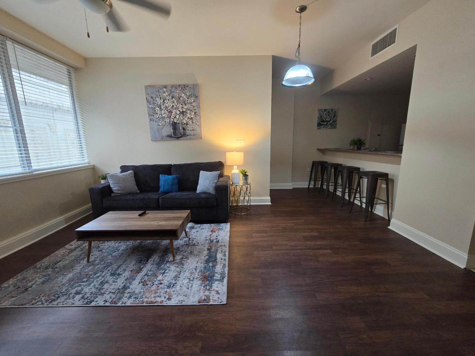 ניו אורלינס Amazing Condos Beautiful View 2 Blocks To French Quarter, Small Rooftop Pool, Gym, Seanger Theater, Super Dome, And Bourbon St חדר תמונה