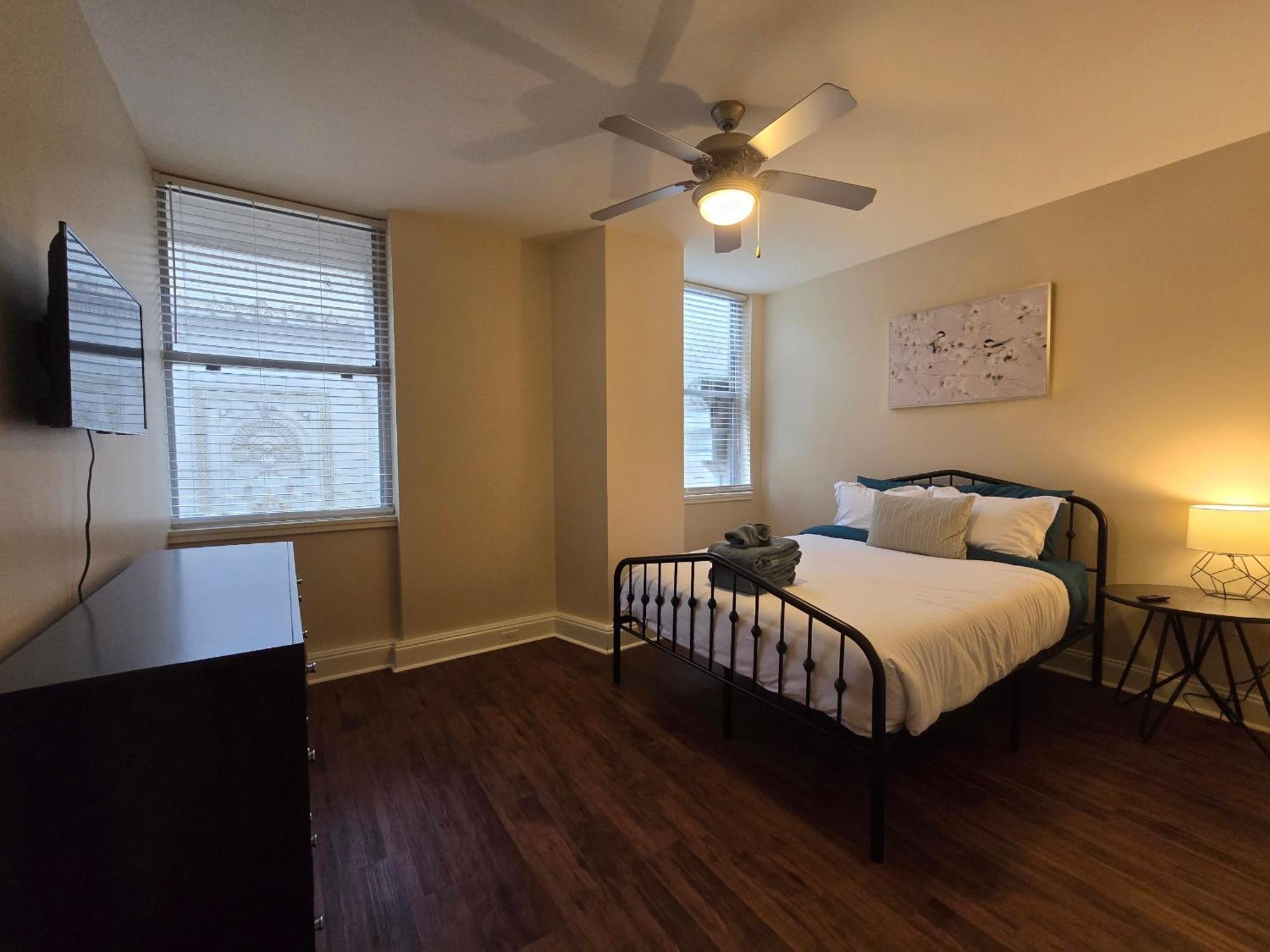 ניו אורלינס Amazing Condos Beautiful View 2 Blocks To French Quarter, Small Rooftop Pool, Gym, Seanger Theater, Super Dome, And Bourbon St חדר תמונה