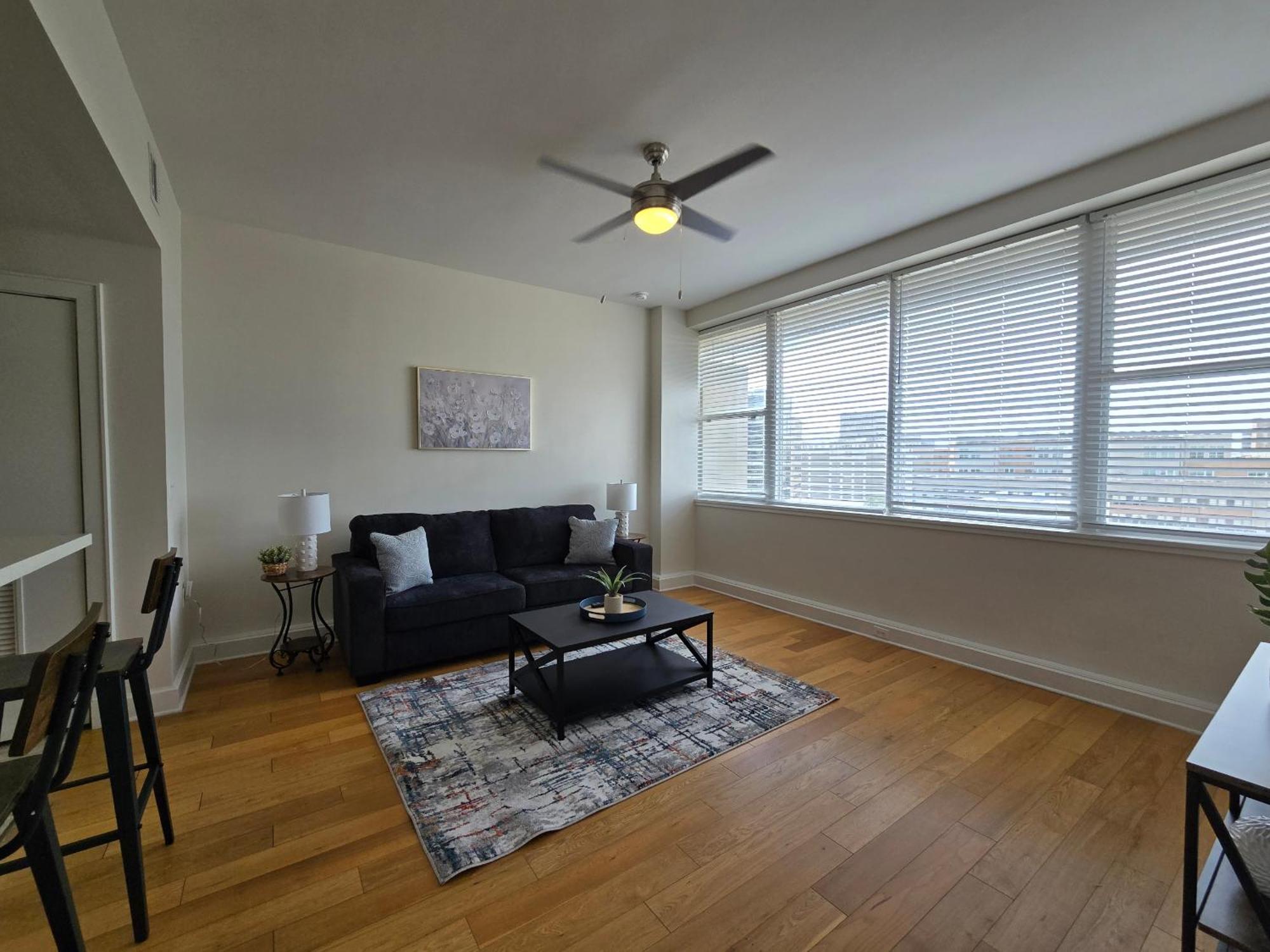 ניו אורלינס Amazing Condos Beautiful View 2 Blocks To French Quarter, Small Rooftop Pool, Gym, Seanger Theater, Super Dome, And Bourbon St חדר תמונה