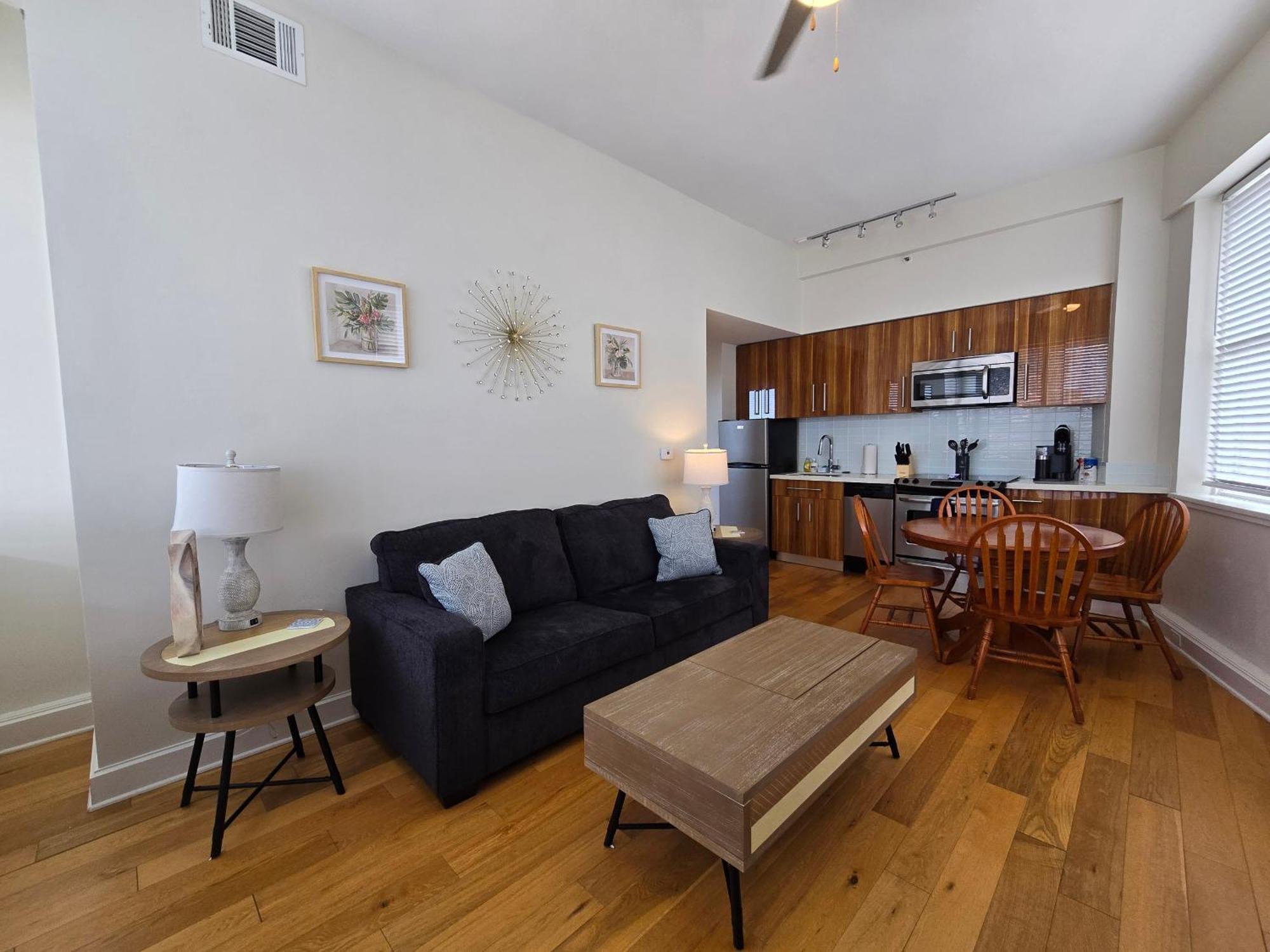 ניו אורלינס Amazing Condos Beautiful View 2 Blocks To French Quarter, Small Rooftop Pool, Gym, Seanger Theater, Super Dome, And Bourbon St חדר תמונה