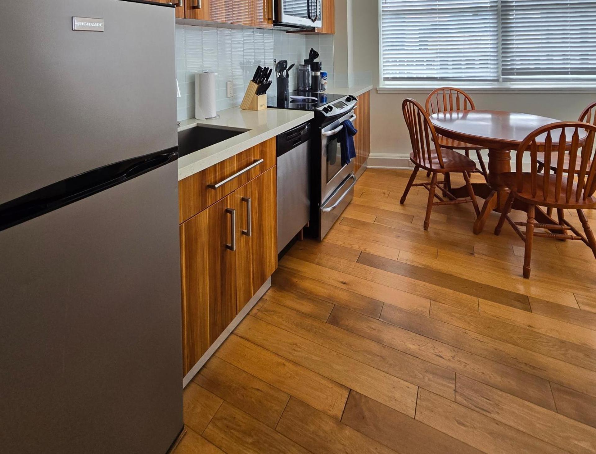 ניו אורלינס Amazing Condos Beautiful View 2 Blocks To French Quarter, Small Rooftop Pool, Gym, Seanger Theater, Super Dome, And Bourbon St חדר תמונה