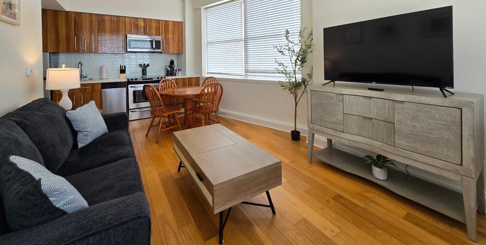 ניו אורלינס Amazing Condos Beautiful View 2 Blocks To French Quarter, Small Rooftop Pool, Gym, Seanger Theater, Super Dome, And Bourbon St חדר תמונה
