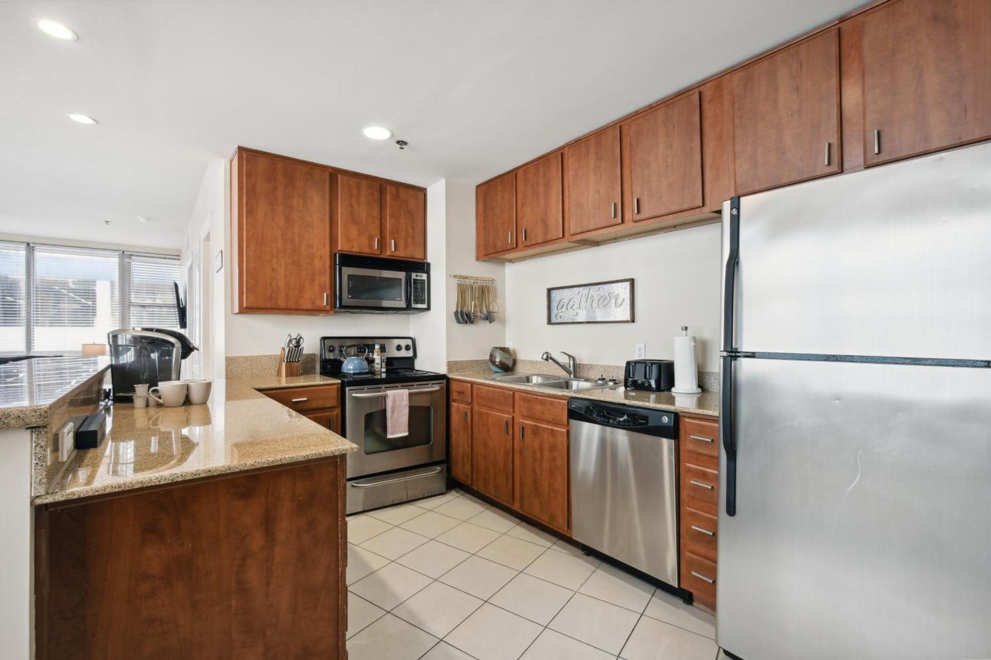 ניו אורלינס Amazing Condos Beautiful View 2 Blocks To French Quarter, Small Rooftop Pool, Gym, Seanger Theater, Super Dome, And Bourbon St חדר תמונה
