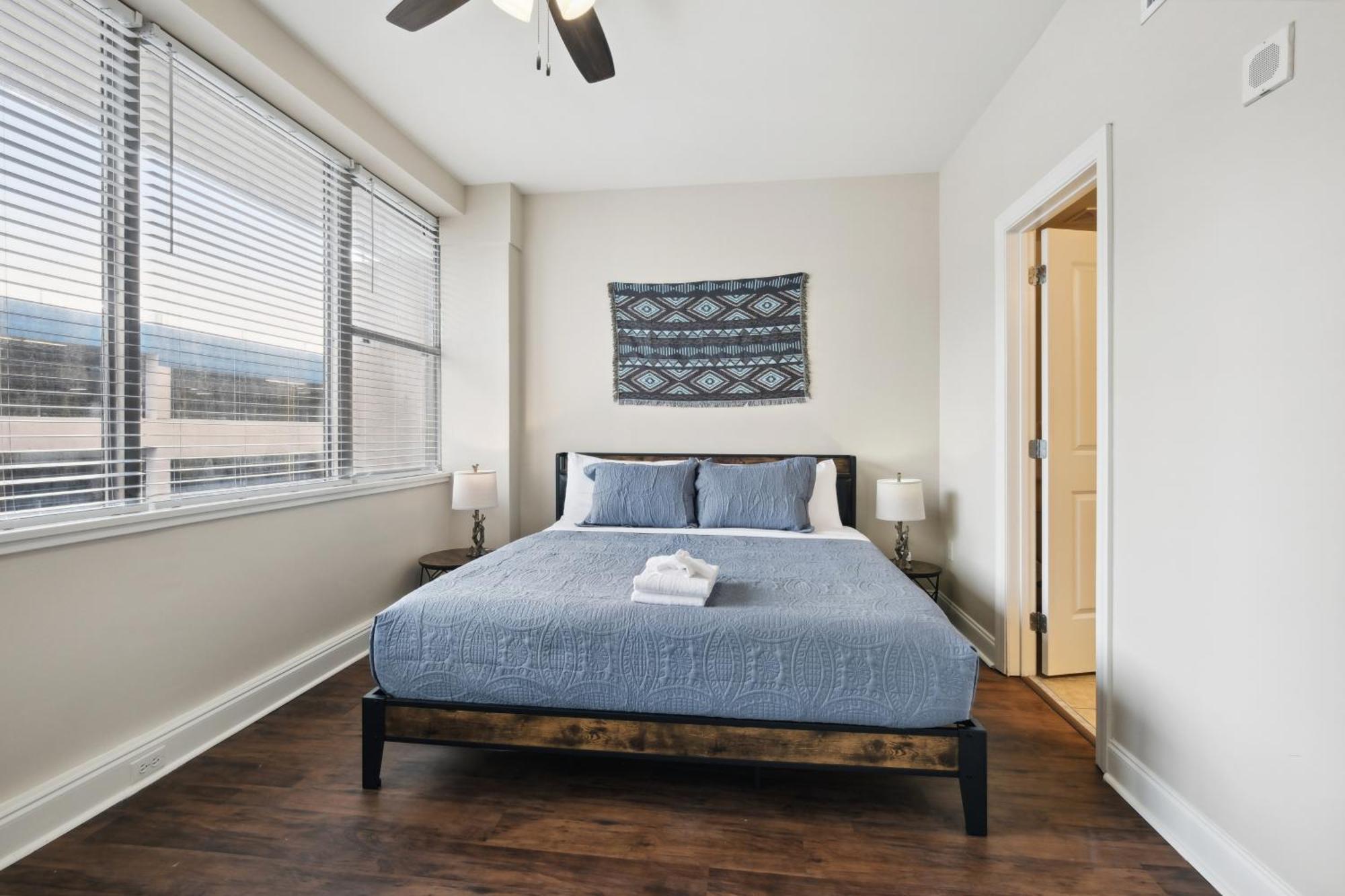 ניו אורלינס Amazing Condos Beautiful View 2 Blocks To French Quarter, Small Rooftop Pool, Gym, Seanger Theater, Super Dome, And Bourbon St חדר תמונה