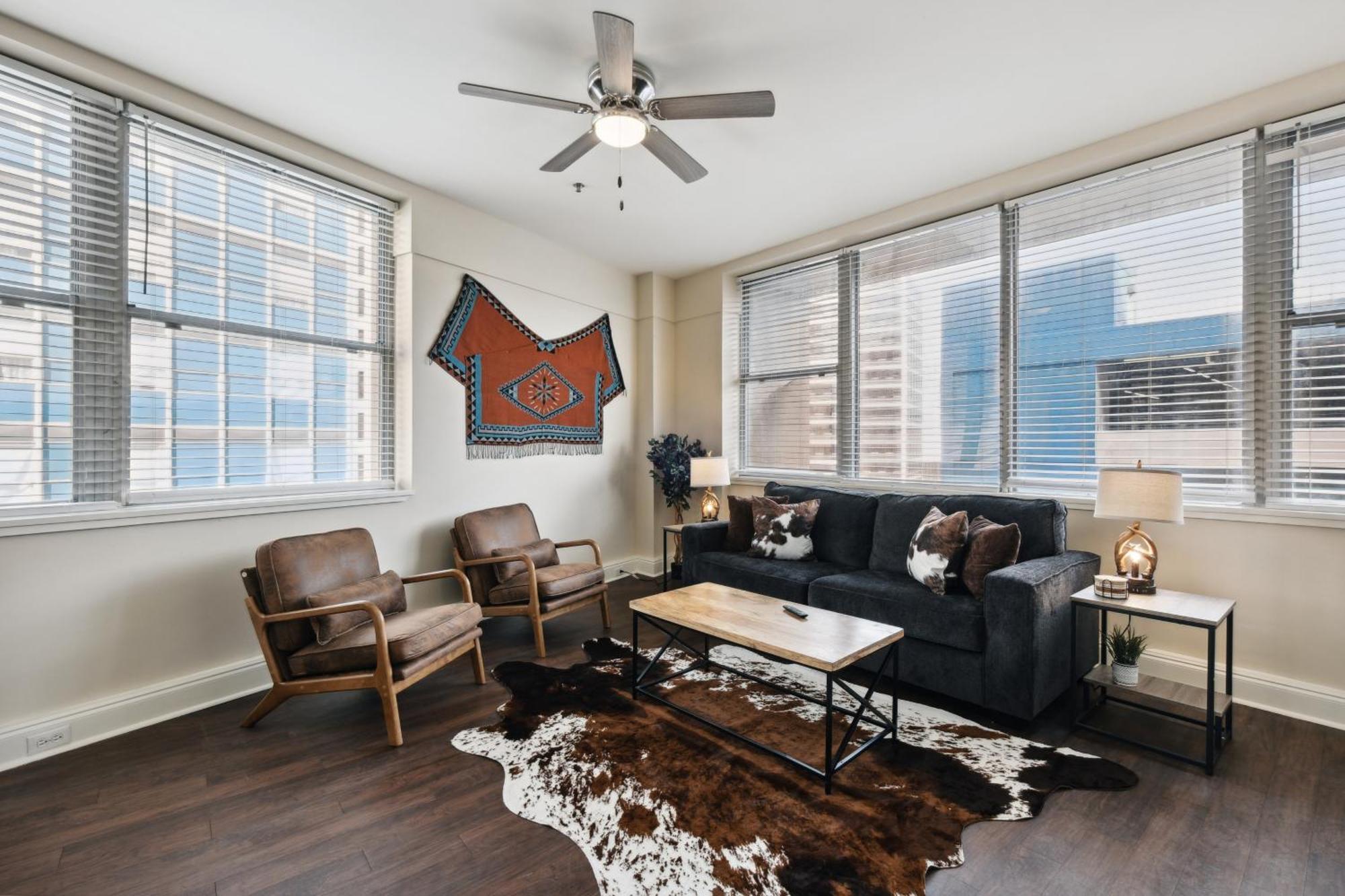 ניו אורלינס Amazing Condos Beautiful View 2 Blocks To French Quarter, Small Rooftop Pool, Gym, Seanger Theater, Super Dome, And Bourbon St חדר תמונה