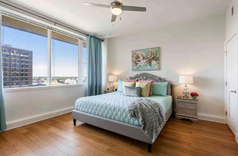 ניו אורלינס Amazing Condos Beautiful View 2 Blocks To French Quarter, Small Rooftop Pool, Gym, Seanger Theater, Super Dome, And Bourbon St חדר תמונה