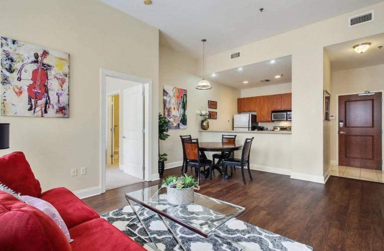 ניו אורלינס Amazing Condos Beautiful View 2 Blocks To French Quarter, Small Rooftop Pool, Gym, Seanger Theater, Super Dome, And Bourbon St מראה חיצוני תמונה