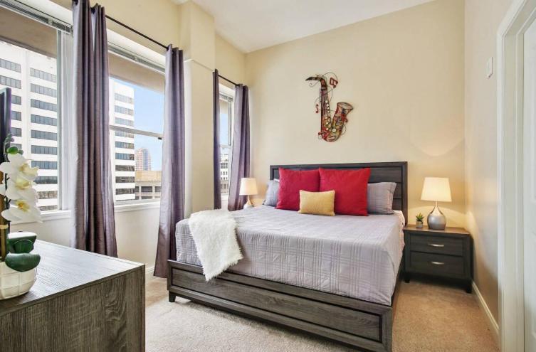 ניו אורלינס Amazing Condos Beautiful View 2 Blocks To French Quarter, Small Rooftop Pool, Gym, Seanger Theater, Super Dome, And Bourbon St מראה חיצוני תמונה