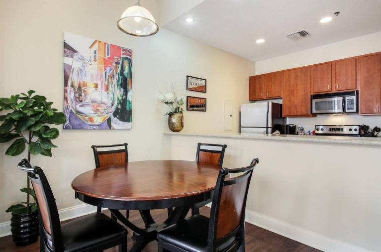 ניו אורלינס Amazing Condos Beautiful View 2 Blocks To French Quarter, Small Rooftop Pool, Gym, Seanger Theater, Super Dome, And Bourbon St מראה חיצוני תמונה