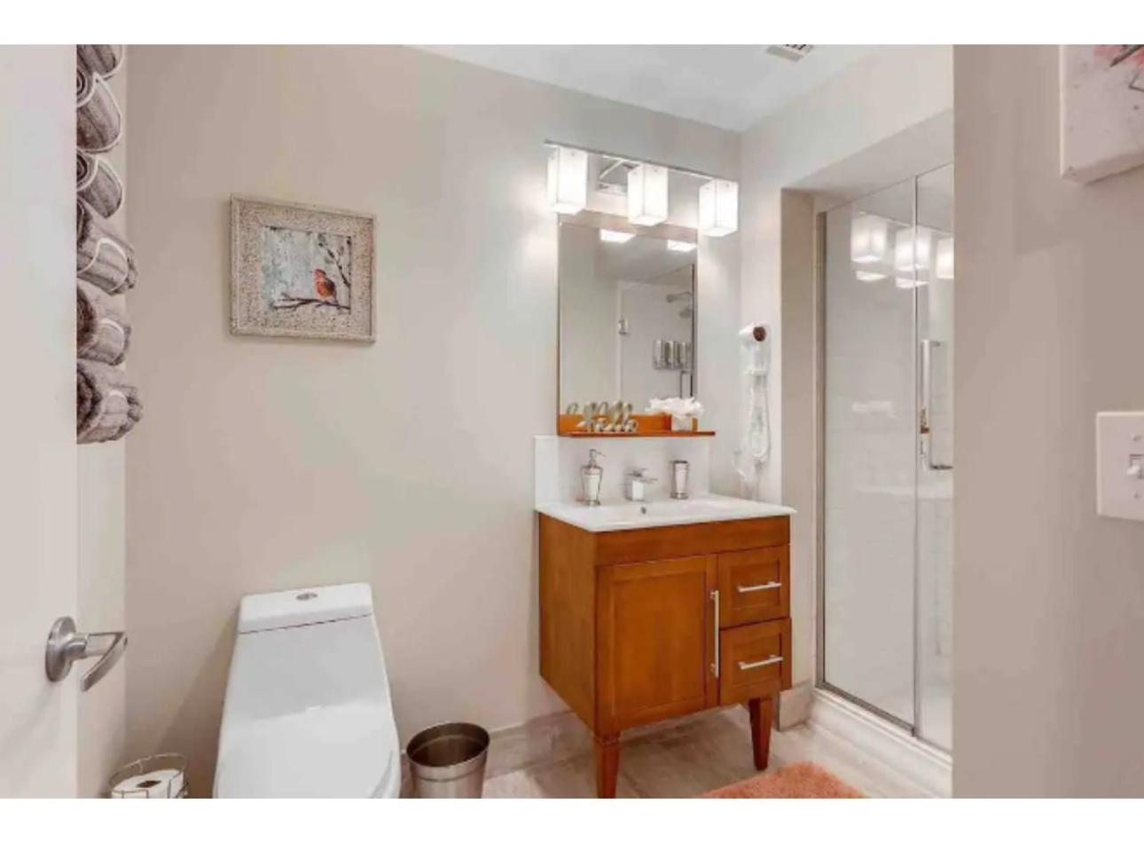 ניו אורלינס Amazing Condos Beautiful View 2 Blocks To French Quarter, Small Rooftop Pool, Gym, Seanger Theater, Super Dome, And Bourbon St חדר תמונה