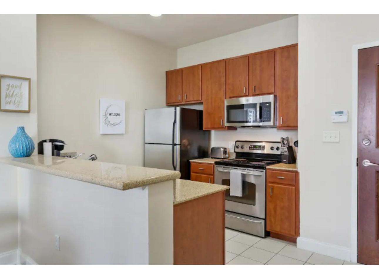 ניו אורלינס Amazing Condos Beautiful View 2 Blocks To French Quarter, Small Rooftop Pool, Gym, Seanger Theater, Super Dome, And Bourbon St חדר תמונה
