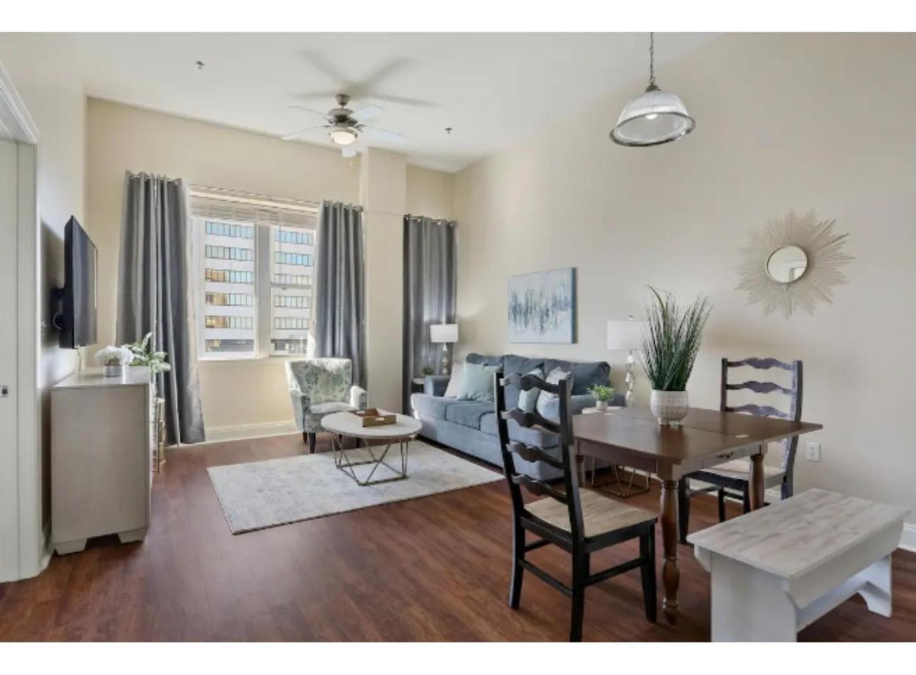ניו אורלינס Amazing Condos Beautiful View 2 Blocks To French Quarter, Small Rooftop Pool, Gym, Seanger Theater, Super Dome, And Bourbon St חדר תמונה