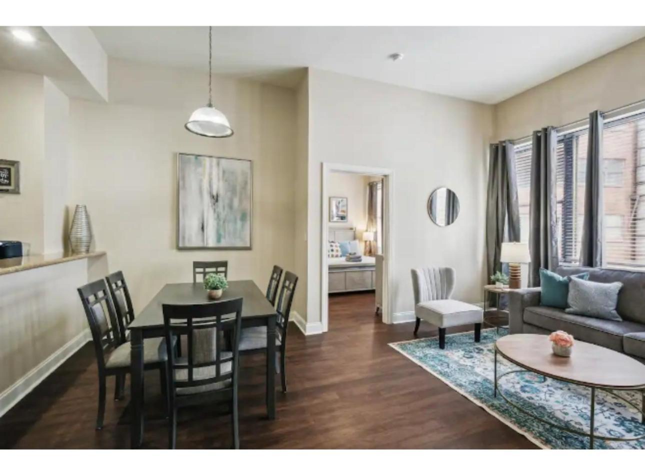 ניו אורלינס Amazing Condos Beautiful View 2 Blocks To French Quarter, Small Rooftop Pool, Gym, Seanger Theater, Super Dome, And Bourbon St חדר תמונה