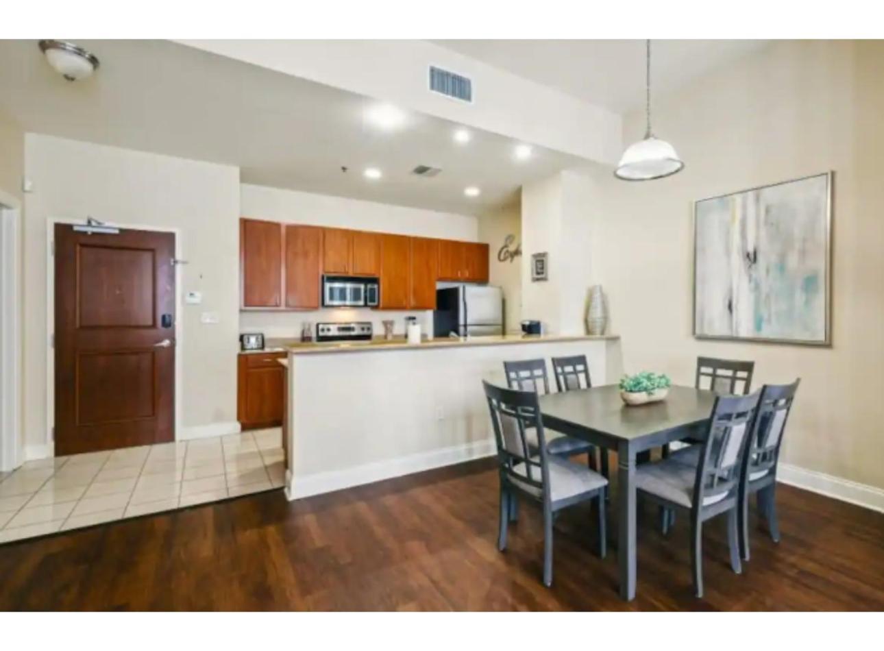 ניו אורלינס Amazing Condos Beautiful View 2 Blocks To French Quarter, Small Rooftop Pool, Gym, Seanger Theater, Super Dome, And Bourbon St חדר תמונה
