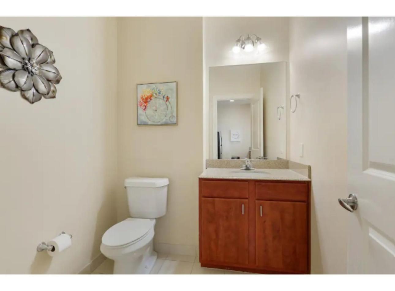 ניו אורלינס Amazing Condos Beautiful View 2 Blocks To French Quarter, Small Rooftop Pool, Gym, Seanger Theater, Super Dome, And Bourbon St חדר תמונה