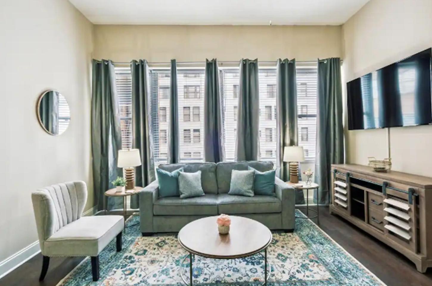 ניו אורלינס Amazing Condos Beautiful View 2 Blocks To French Quarter, Small Rooftop Pool, Gym, Seanger Theater, Super Dome, And Bourbon St חדר תמונה